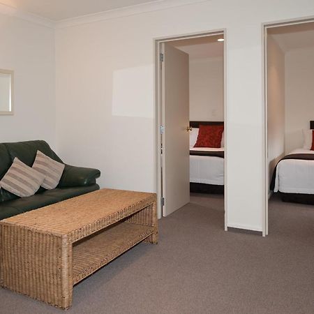 Colombo In The City Christchurch Bagian luar foto A typical two bedroom apartment