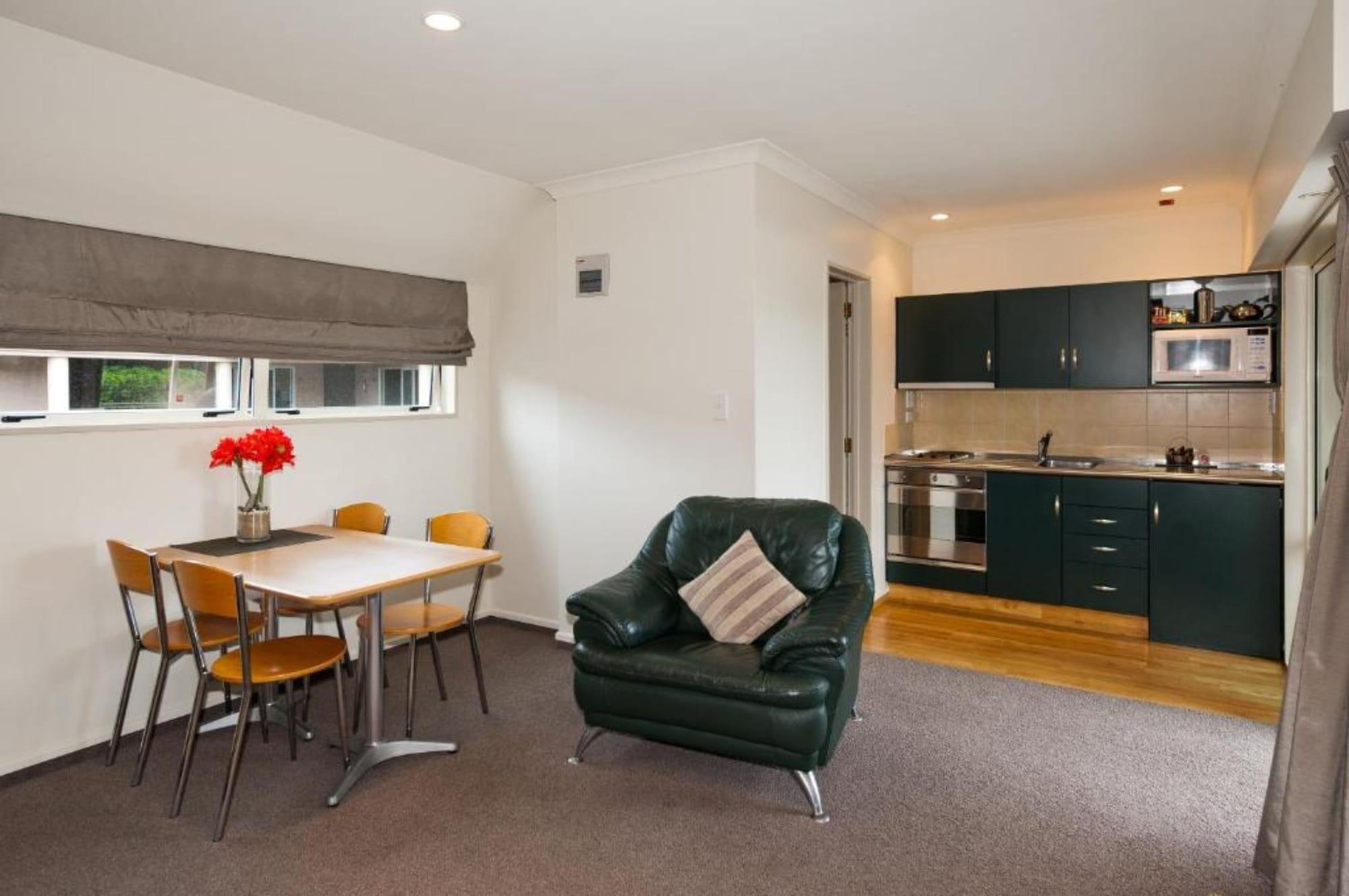 Colombo In The City Christchurch Bagian luar foto A one-bedroom apartment at the University of Waikato's accommodation village