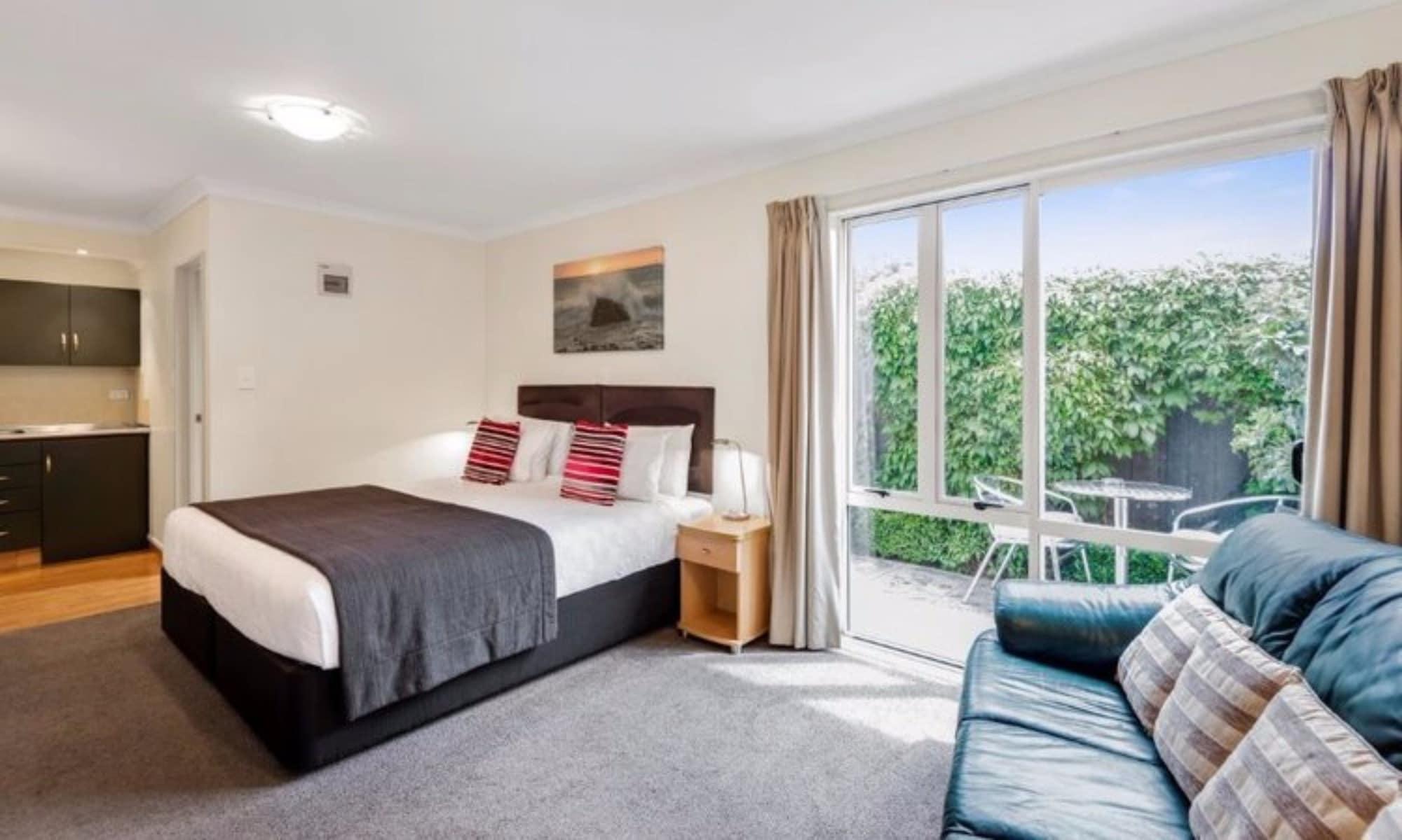 Colombo In The City Christchurch Bagian luar foto A typical studio apartment