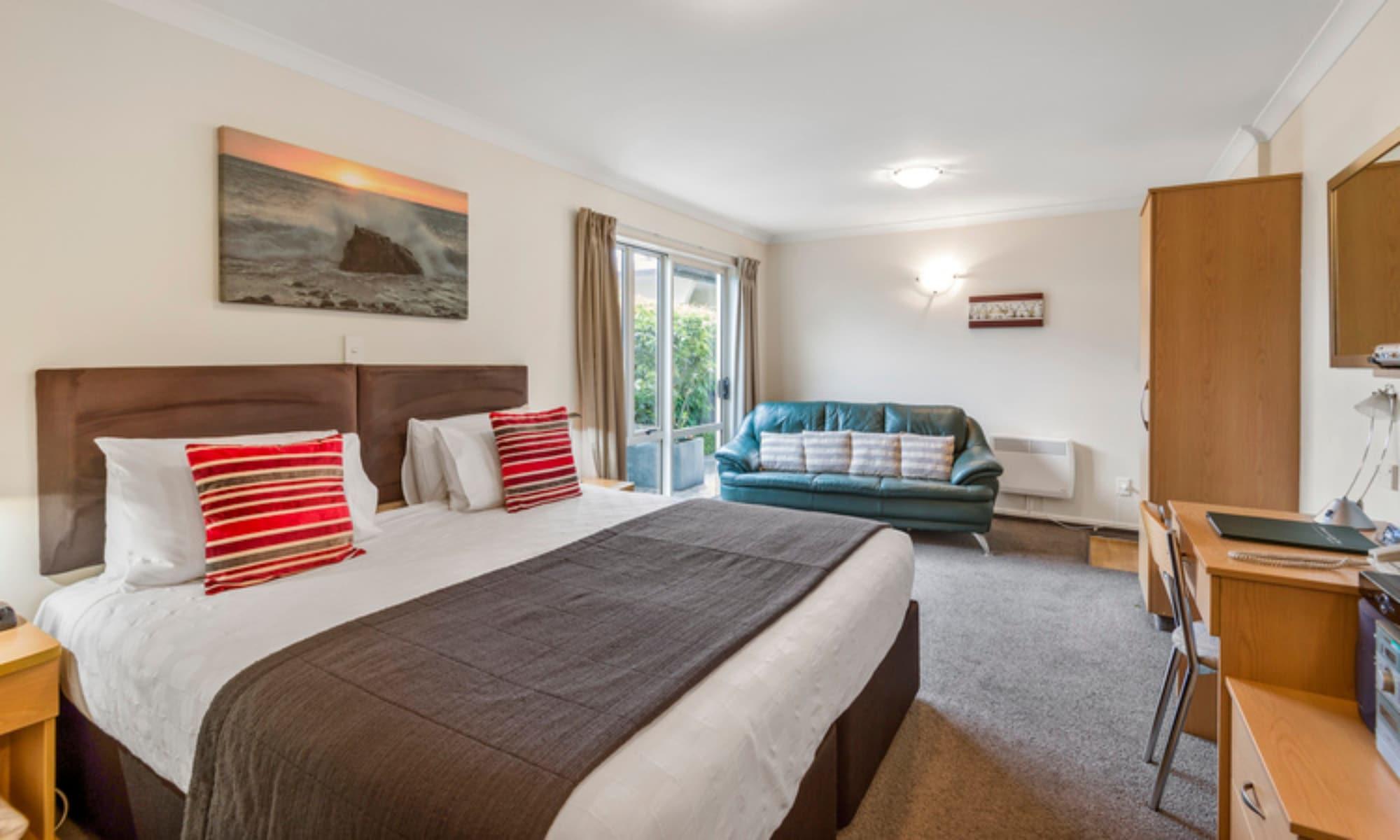 Colombo In The City Christchurch Bagian luar foto A typical bedroom at the hotel