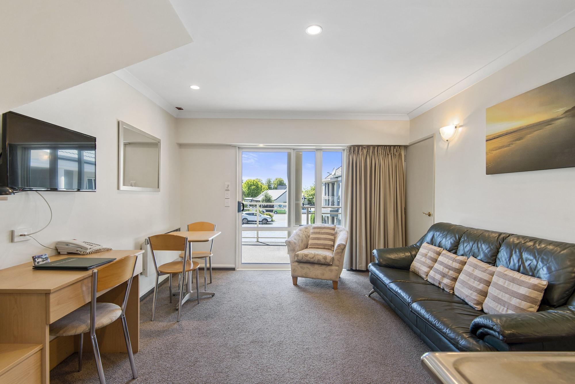Colombo In The City Christchurch Bagian luar foto Living area