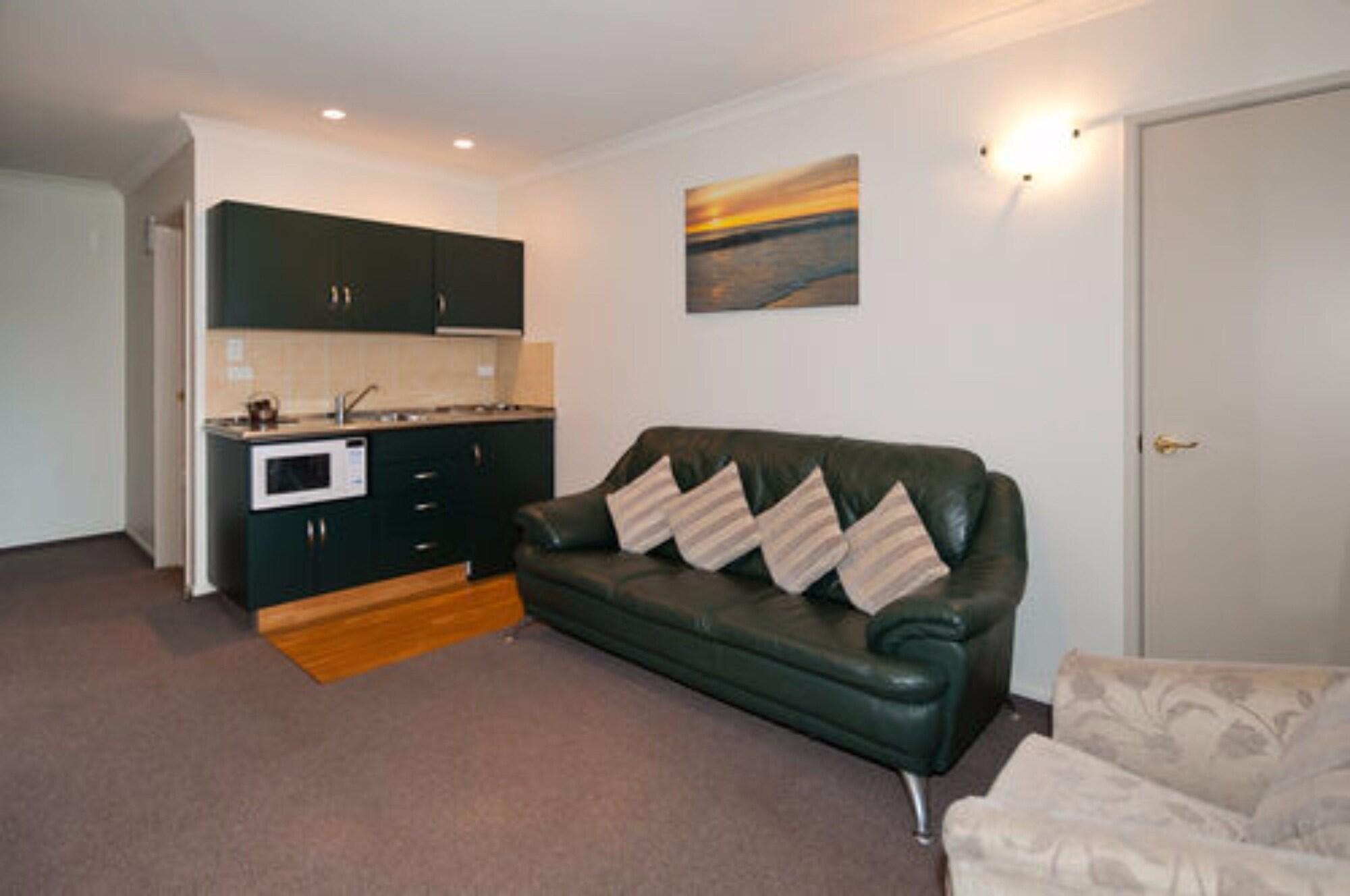 Colombo In The City Christchurch Bagian luar foto A typical studio apartment