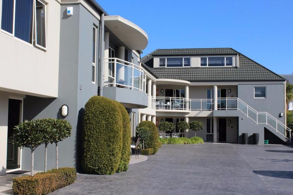 Colombo In The City Christchurch Bagian luar foto The school's main building